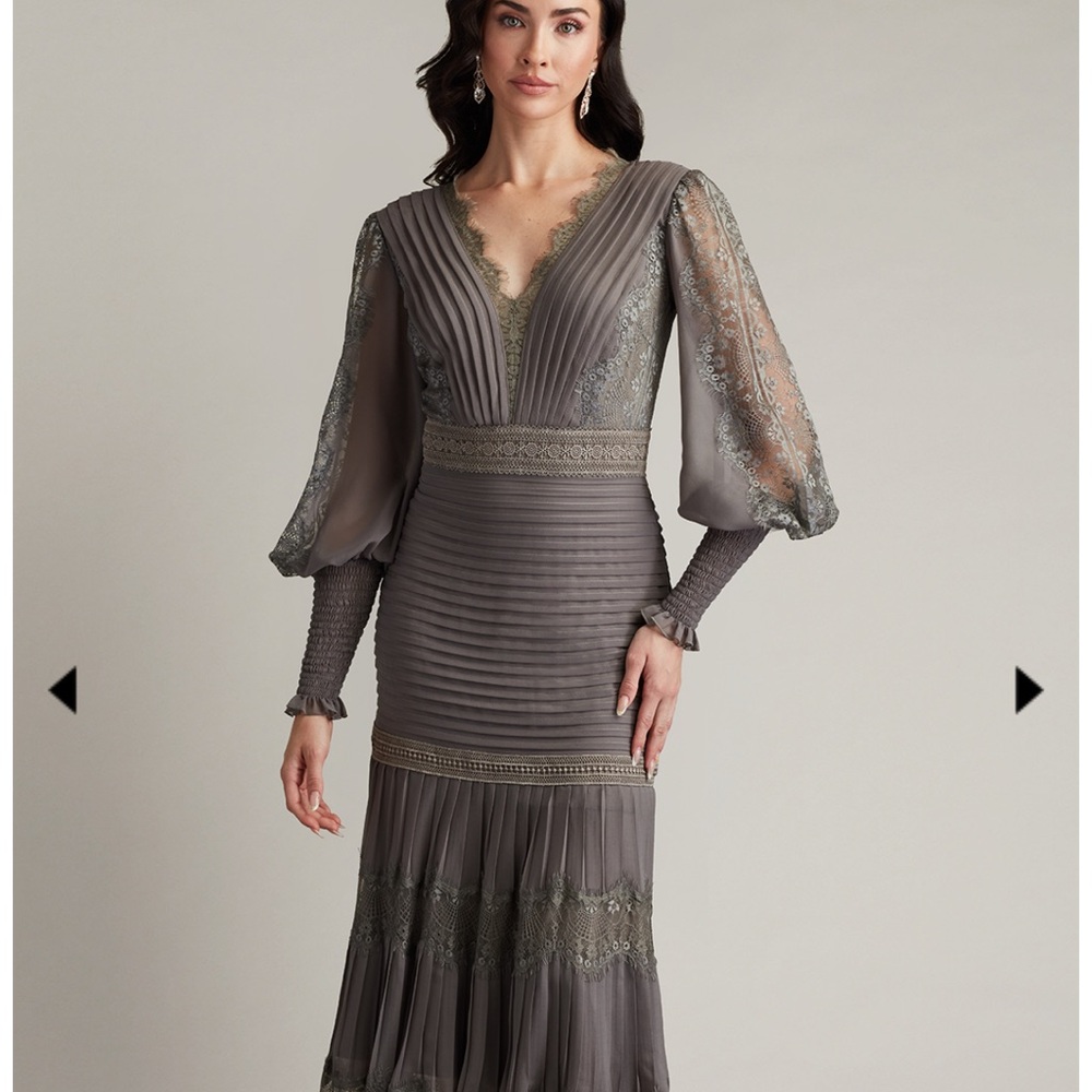 TADASHI SHOJI - NYSSA BISHOP SLEEVE DRESS - Picture 5 of 8